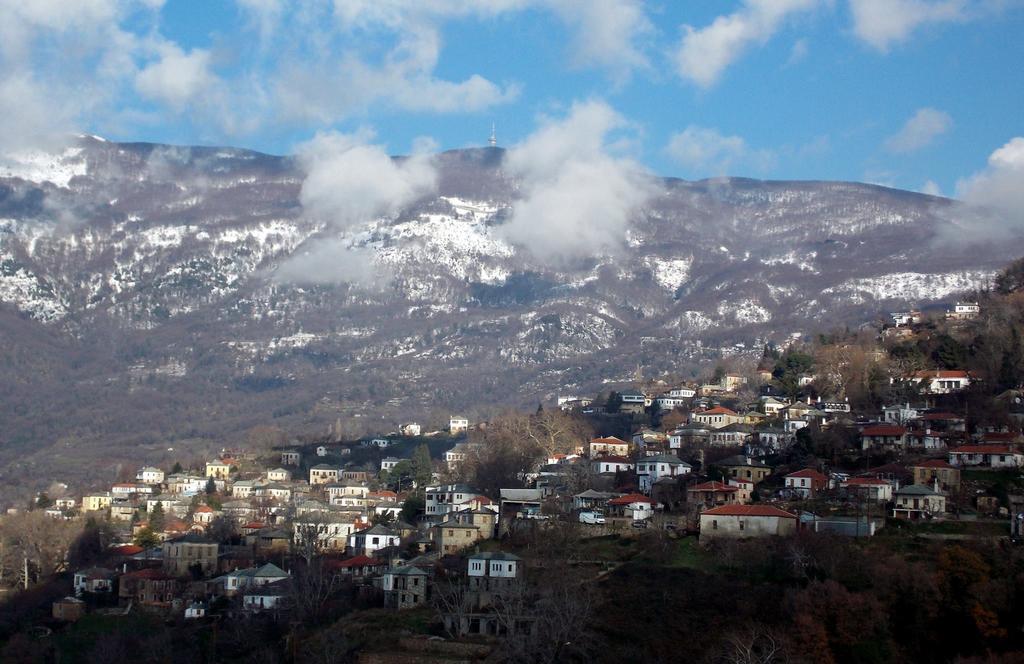 Sarafis Guesthouse Agios Lavrentios Exterior photo